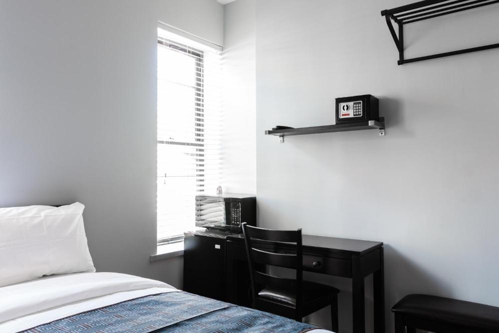 Standard Quadruple Room interior